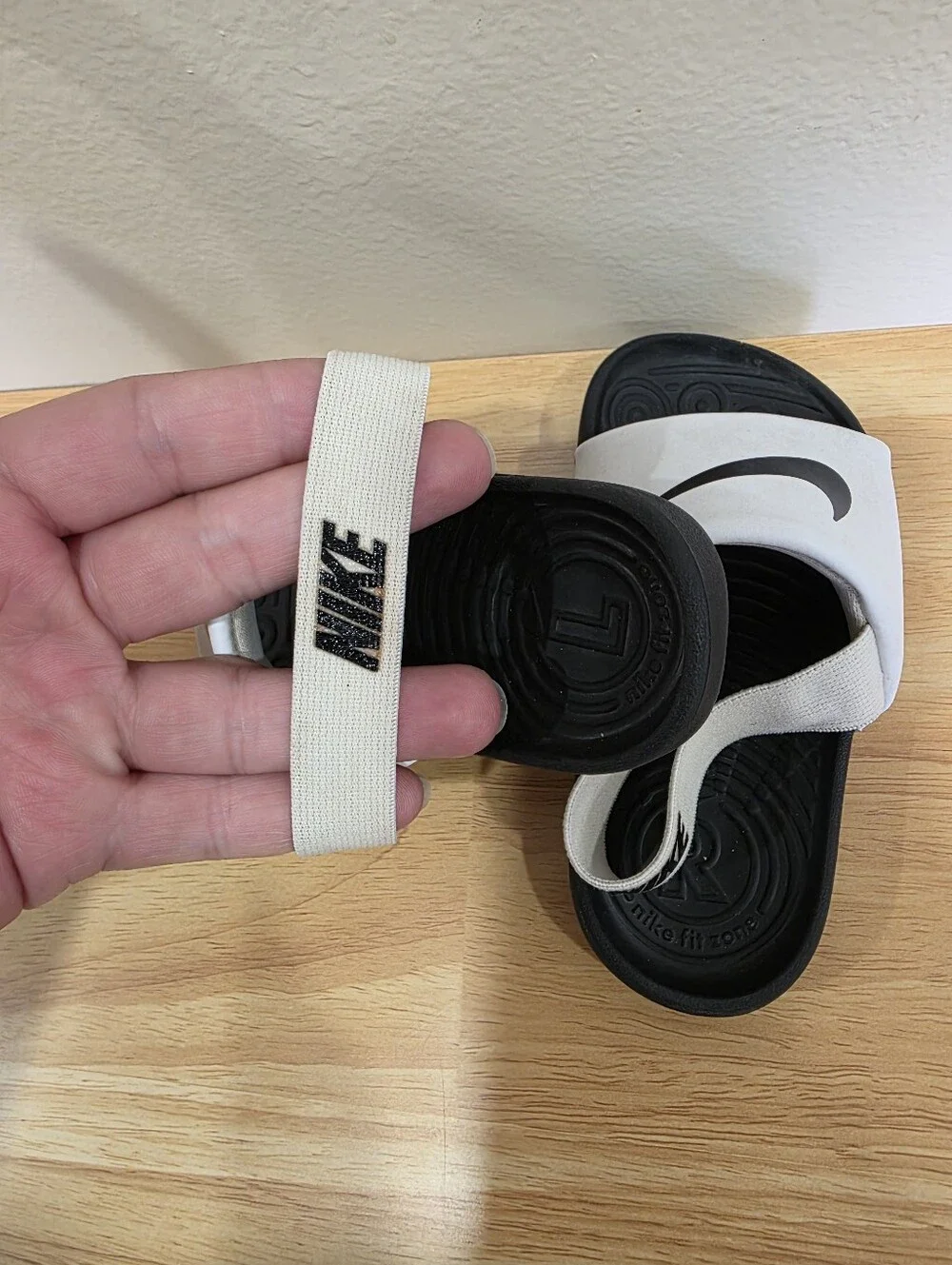 Nike Kids Kawa BV1094-100 White Black Slip-On Open Toe Slide Sandals Size 8C